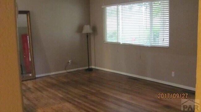 Foto del edificio - ALL PROSPECTIVE TENANTS MUST SUBMIT A $58 ...