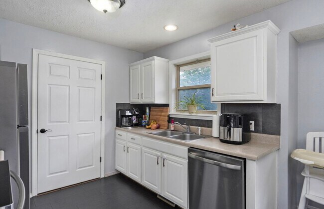 Foto del edificio - 4346 W Madison St