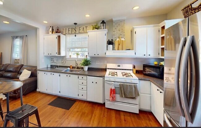 Foto del edificio - 420 S Collinwood Blvd