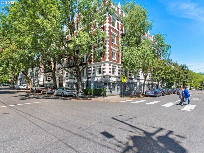 Foto del edificio - 1811 NW Couch St