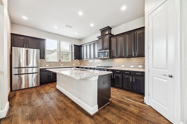 Foto del edificio - 3510 Vista Terrace Ln