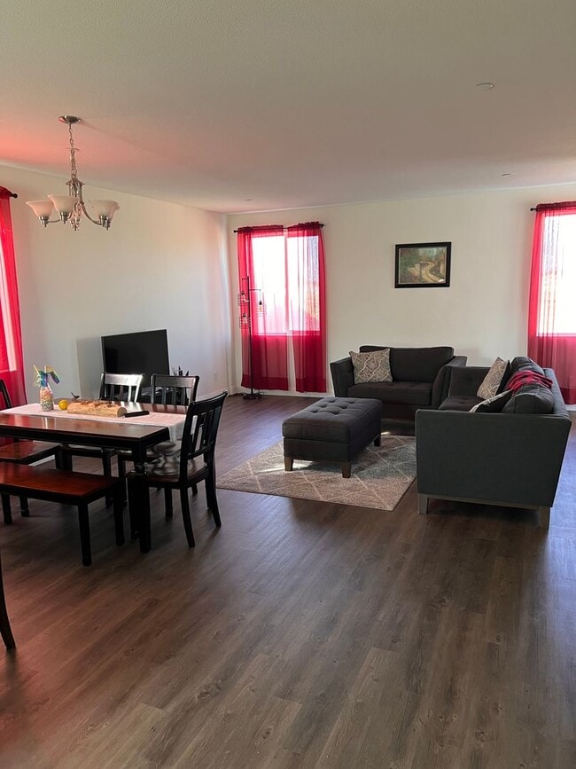 Foto del edificio - Charming 3-Bedroom 2.5 Bath with Loft for Rent in Guadalupe