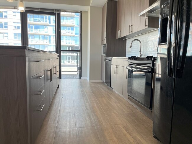 Building Photo - 211 W Scott St