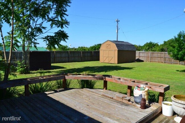 Building Photo - 3 br, 2 bath House - 608 Geronimo St