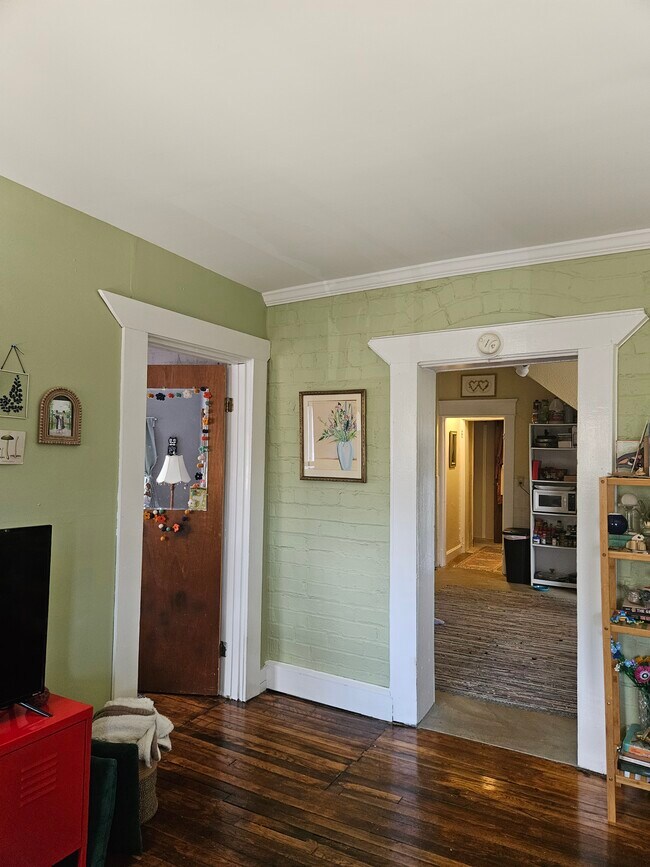 Building Photo - 121 N Lancaster St