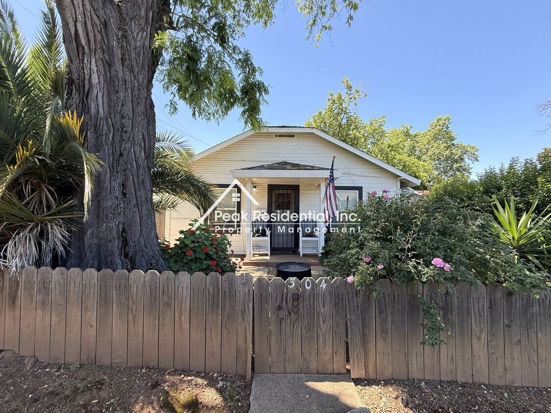 Building Photo - Charming 2bd/1ba Home in Historic Folsom!