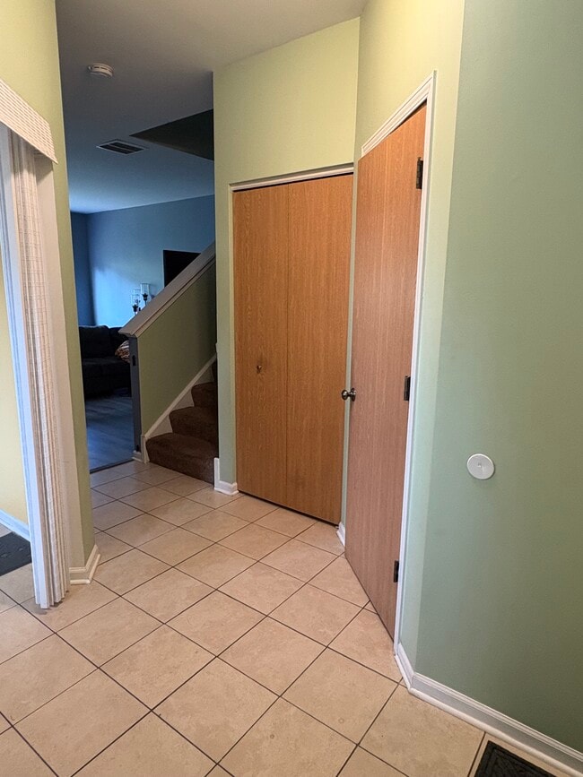 Entrance - 536 W Kristina Ln