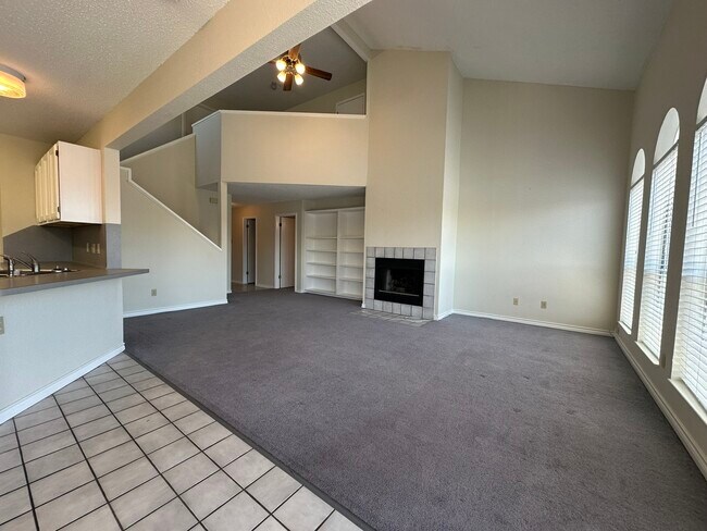 Foto del edificio - 15357 Yardarm Ct