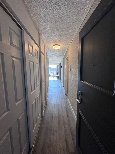 Building Photo - 5572-5572 N Ridge Rd