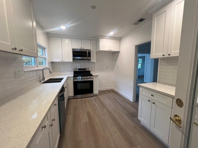 Foto del edificio - 700 Charter Oak St