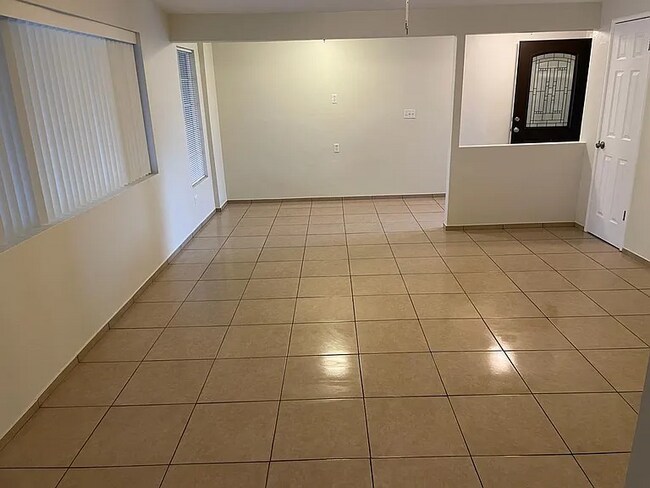 Sala de estar - 8321 E Gettysburg Pl