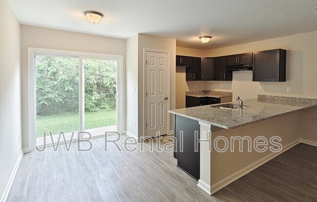 Foto del edificio - 6881 Lake Mist Ln