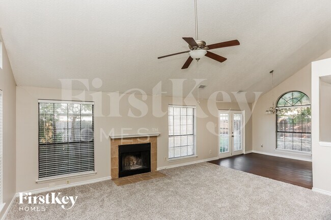 Foto del edificio - 7702 Clairmont Ave