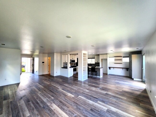Building Photo - 2189 SW Grebe Way