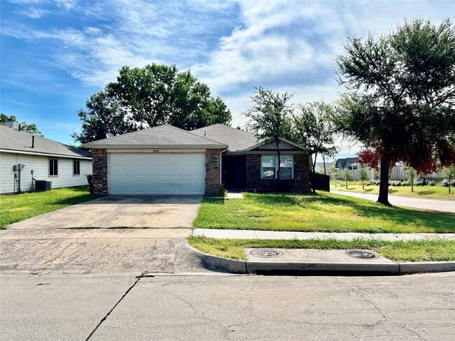 Photo - 2200 Lookout Ln House