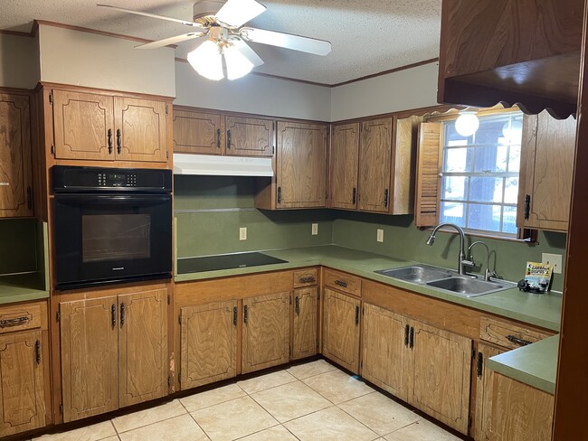 Building Photo - 4601 Meadow Creek Trail