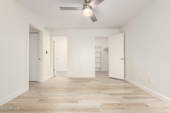 Foto del edificio - 6480 N 82nd St