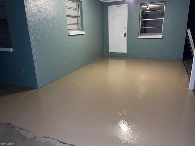 Building Photo - 950 Tropical Palm Ave