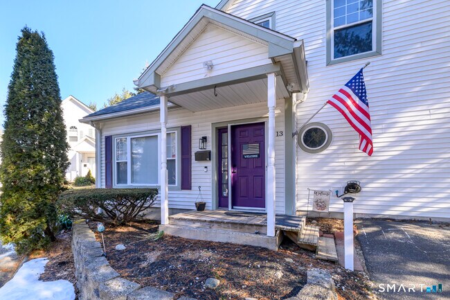 Foto del edificio - 905 Oronoke Rd