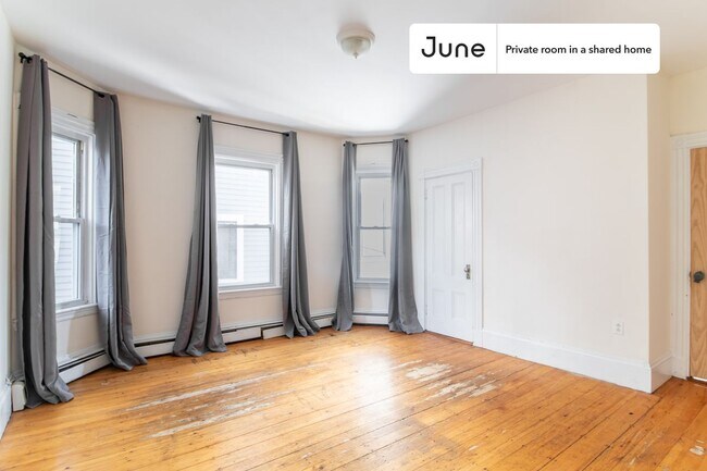 Building Photo - Room in Shared 5 bed/1 bath home