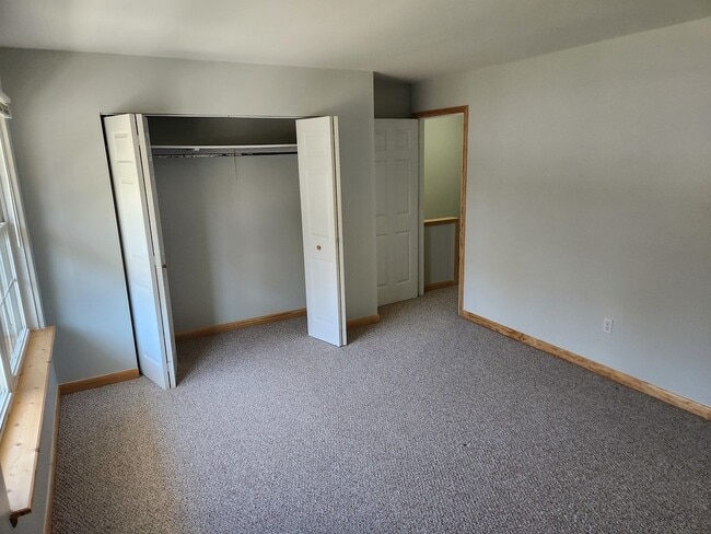 Building Photo - 323 W 31st St