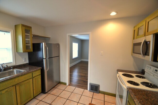 Building Photo - 3bd/2ba Seattle Home