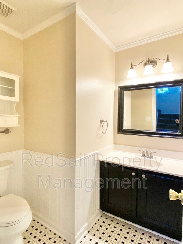 Building Photo - 2030 Regency Dr