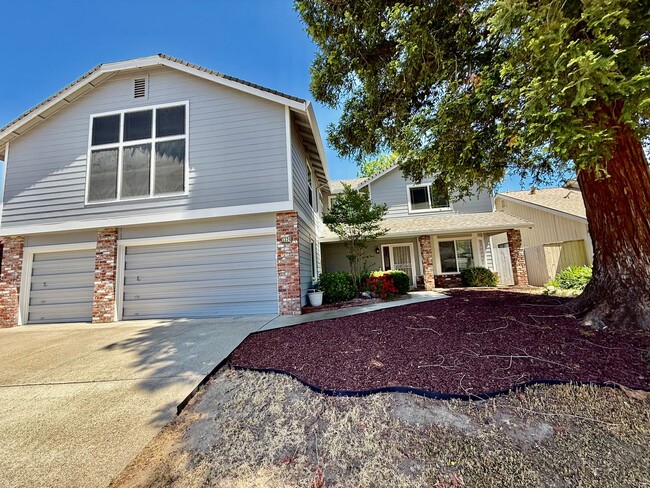 Building Photo - Large 2 story home available immediately