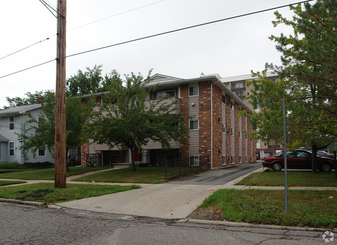 320 N Chestnut St, Lansing, MI 48933 Apartments Lansing, MI