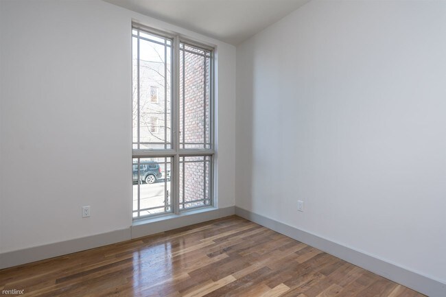 Building Photo - 75 N Henry St