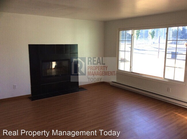 Building Photo - 3 br, 1 bath House - 125 158th St E
