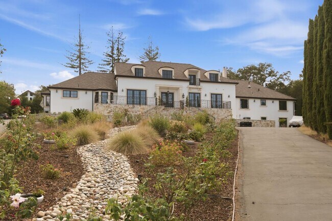 Building Photo - 15943 Viewfield Rd