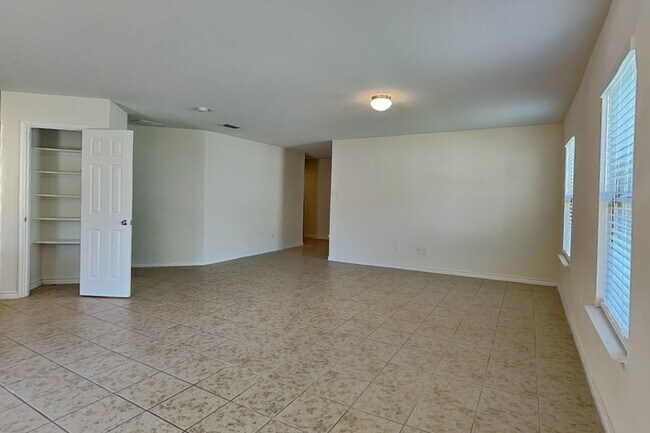 Foto del edificio - 14625 Briarcrest Dr