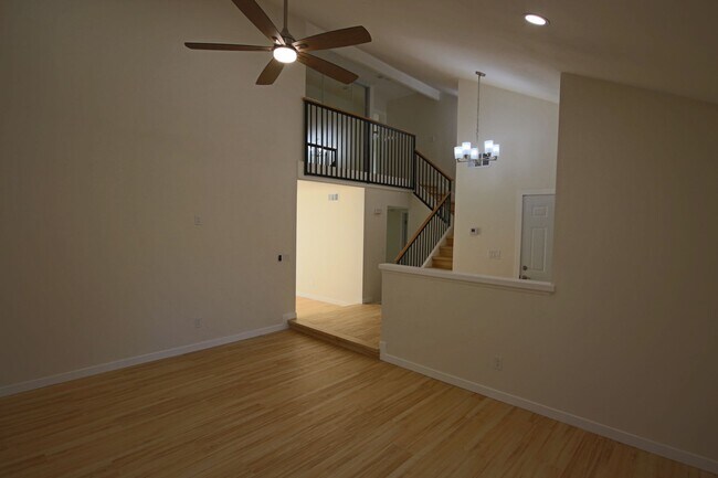 Foto del edificio - Spring Valley 4-Bedroom Home - Completely remodeled