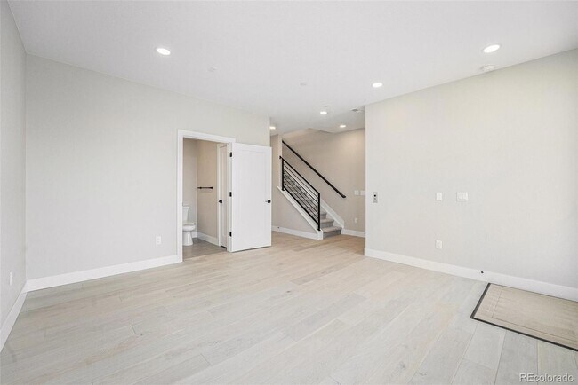 Foto del edificio - 2329 Lakeshore Ln