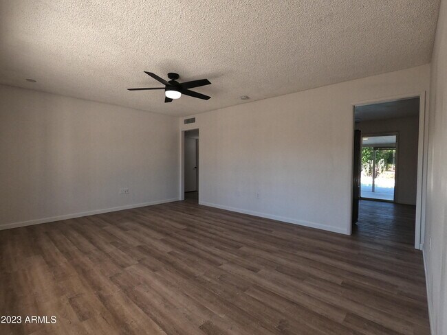 Foto del edificio - 12639 W Blue Bonnet Dr