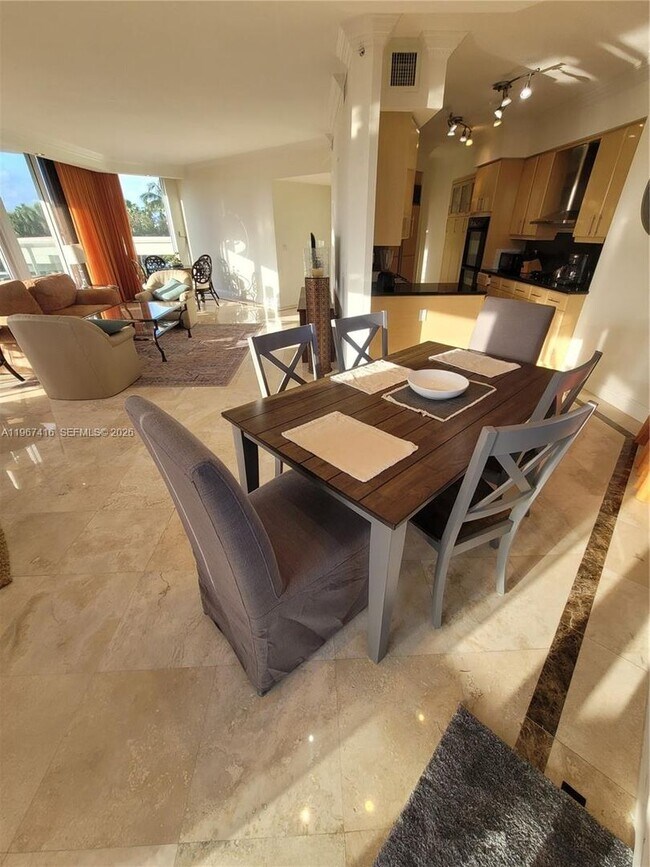 Foto del edificio - 6051 N Ocean Dr