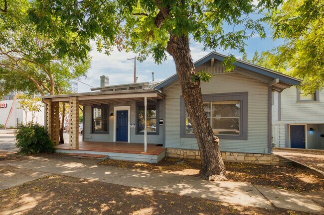 Foto del edificio - AVAILABLE AUGUST: Prime Location - 3 BR / 1 BA home located in Downtown and Walk to UT