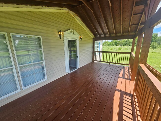 Building Photo - Peaceful living 4BR/3BA Home with plenty o...