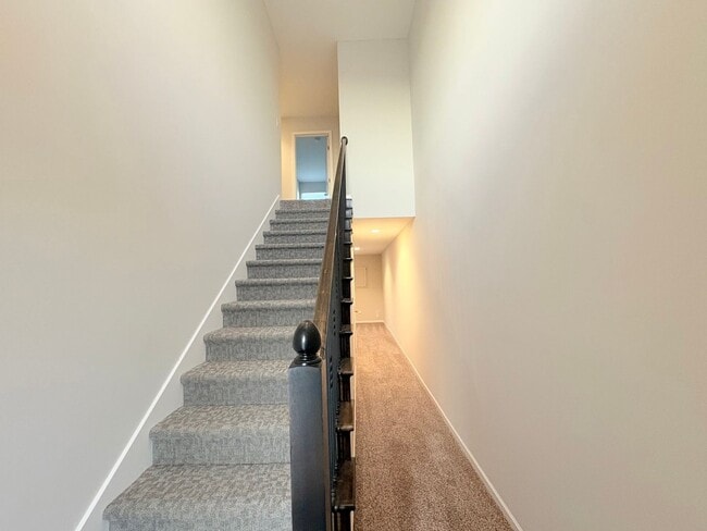 Building Photo - 3 Bedroom | 2.5 Bath | 2-Car Garage in Gra...