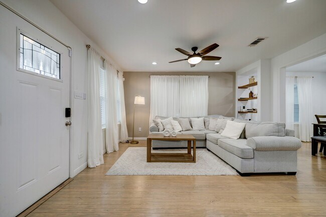 Foto del edificio - 4801 Avenue H