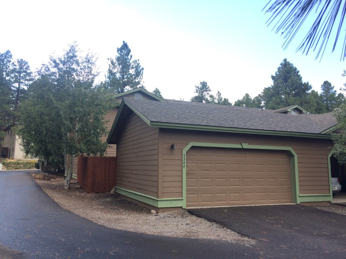 Building Photo - 3302 S Litzler Dr