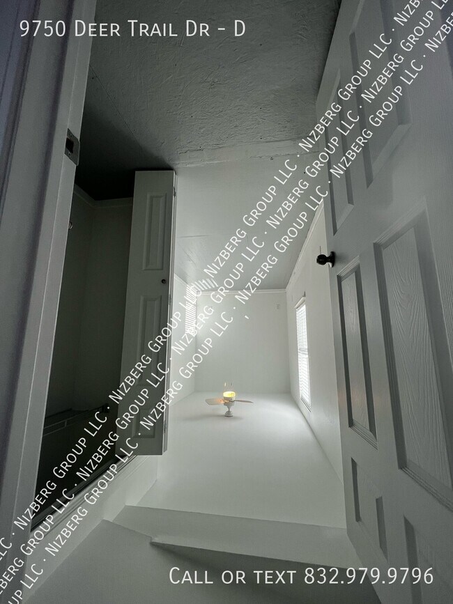 Building Photo - 9750 Deer Trail Dr