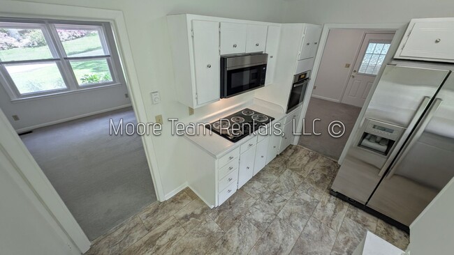 Building Photo - 3/2 House W/ Basement Garage/Storage