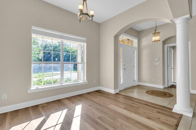 Building Photo - 1630 Oakmont Cir