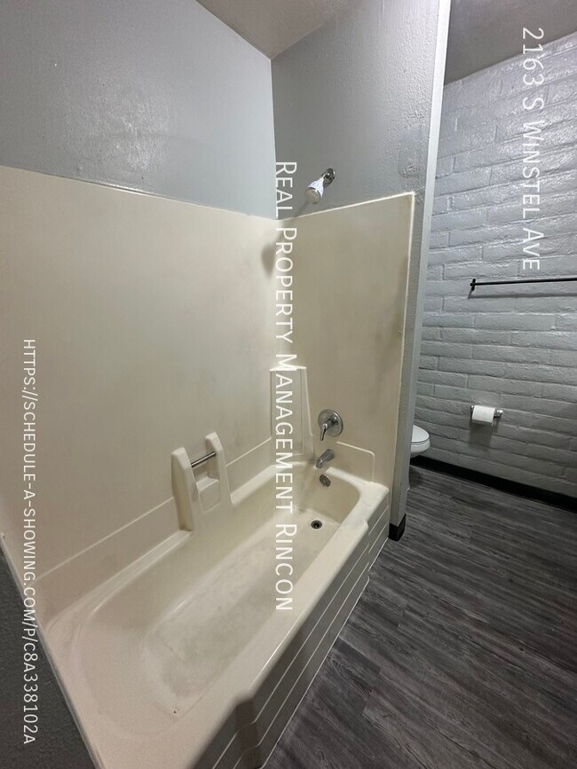 Foto del edificio - 2163 S Winstel Ave