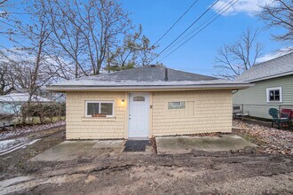 Building Photo - 401 Pauline Blvd