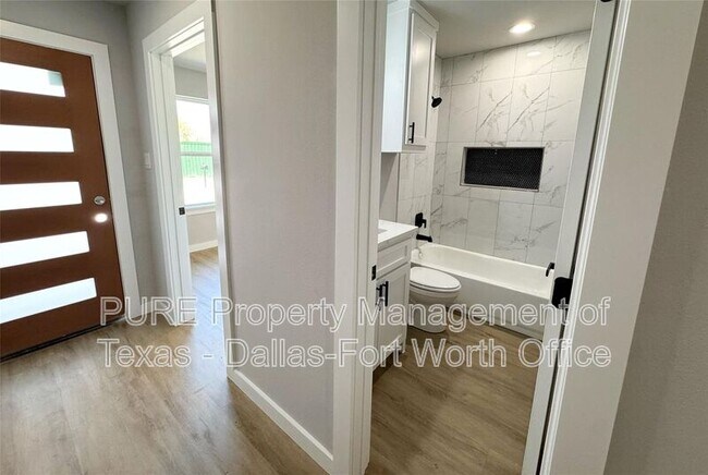 Building Photo - 2015 Stuart St