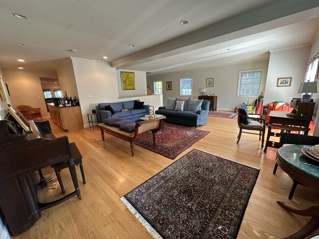 Living room - 6408 83rd St