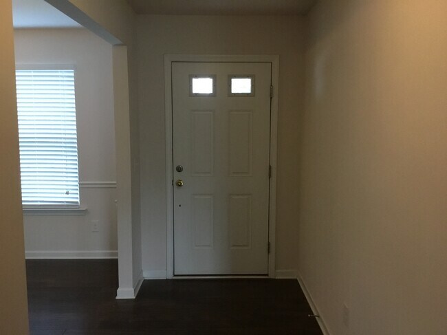 Building Photo - 2071 Longburn Drive